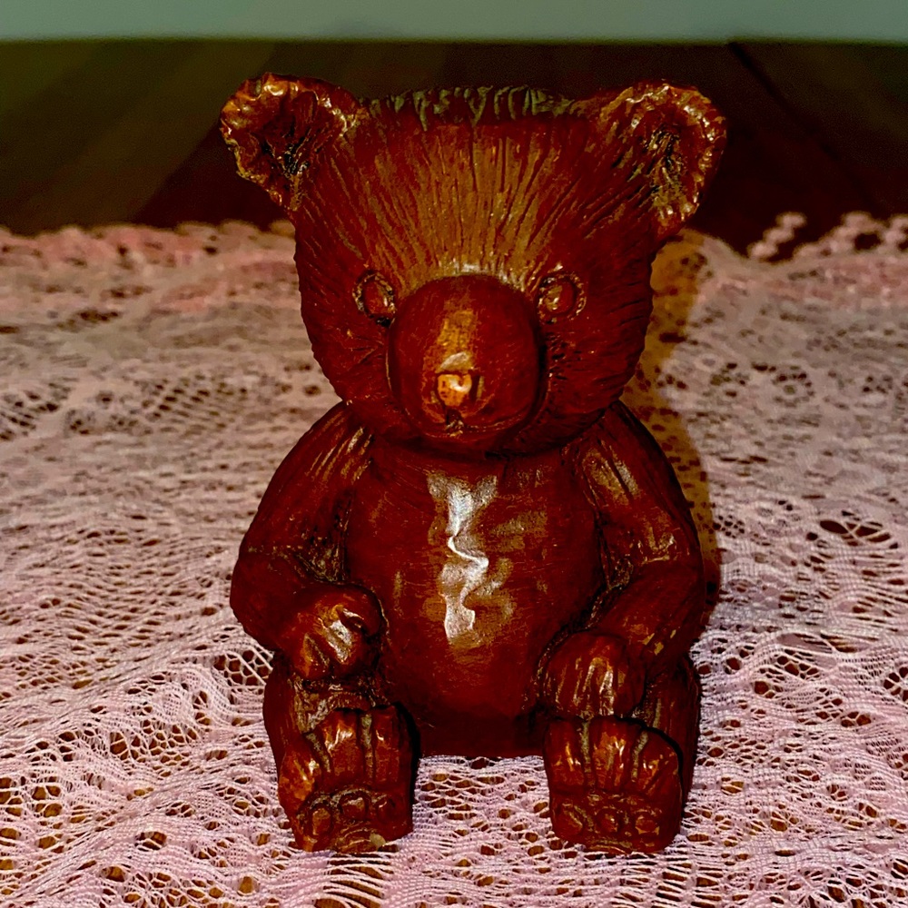 Vintage 1986 Red Mill Mfg. Handcrafted Crushed Pecans Bear Figurine